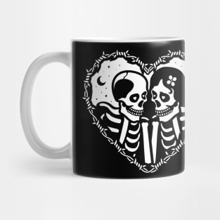 Skeletons love (black and white) Mug